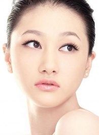 毛泽东三兄弟朱丹华的扮演者介绍、是谁演的？