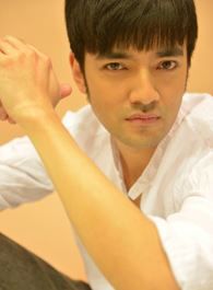 远大前程查良伟的扮演者介绍、是谁演的？