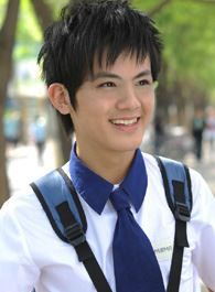 旋风十一人管文飞的扮演者介绍、是谁演的？