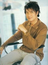 狮子山下的故事尤德成的扮演者介绍、是谁演的？