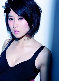 理想照耀中国秋母的扮演者介绍、是谁演的？