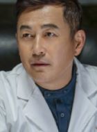 最美逆行者华院长的扮演者介绍、是谁演的？