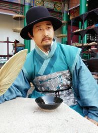 萌妃驾到闻人将军的扮演者介绍、是谁演的？