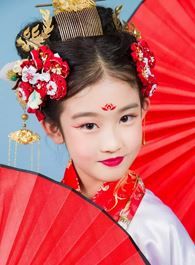 小戏骨红楼梦吴新登家的的扮演者介绍、是谁演的？