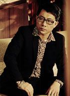 红酒俏佳人施震的扮演者介绍、是谁演的？