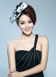 上线下线唐梅的扮演者介绍、是谁演的？