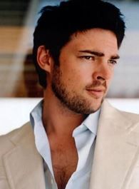 向前一步是幸福查理的扮演者介绍、是谁演的？