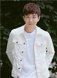 给我一个十八岁顾红军的扮演者介绍、是谁演的？