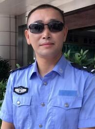 我与你的光年距离2菜刀店老板的扮演者介绍、是谁演的？