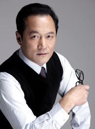 来到你的世界裴恩彩父亲的扮演者介绍、是谁演的？