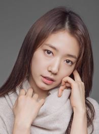 评价女王便利店职员的扮演者介绍、是谁演的？