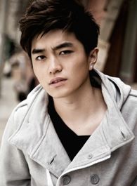 中国式法庭黄小鹏的扮演者介绍、是谁演的？