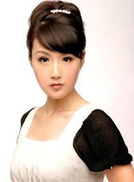 红楼梦成年贾探春的扮演者介绍、是谁演的？