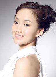 红楼梦成年邢岫烟的扮演者介绍、是谁演的？