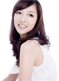 月是故乡明张锦华的扮演者介绍、是谁演的？