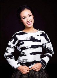 新还珠格格彩霞的扮演者介绍、是谁演的？