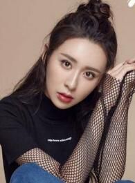 我们的四十年王洋的扮演者介绍、是谁演的？