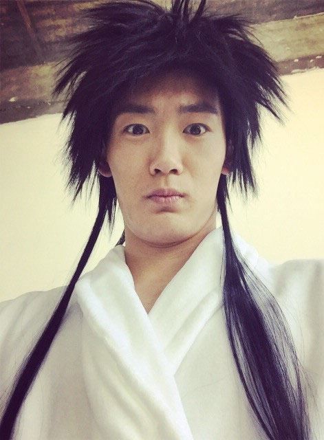 霞光老关的扮演者介绍、是谁演的？