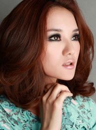 我们的四十年冯青的扮演者介绍、是谁演的？