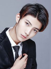 竹马钢琴师墨忘的扮演者介绍、是谁演的？